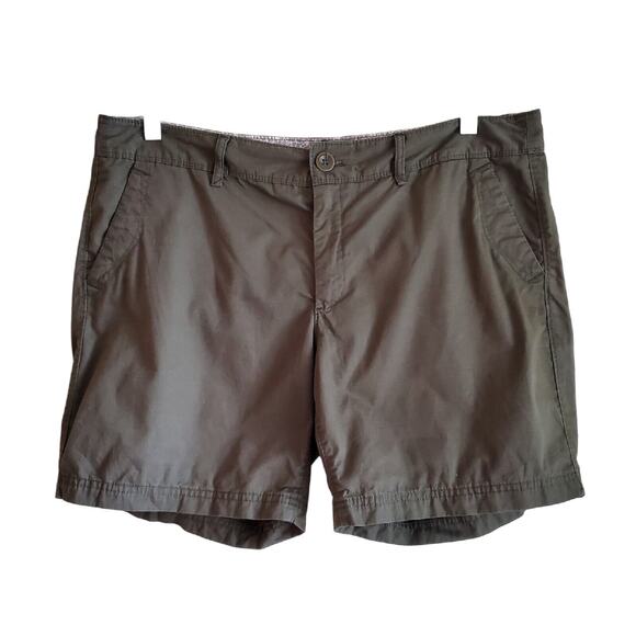 EDDIE BAUER Women's 14 Bermuda Shorts Green 4 Pockets Hiking Camping Waist 36" - Picture 1 of 7